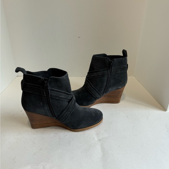 Diba Wrap Around Distressed Suede Leather Wedge Booties Size 8.5 - Picture 5 of 9